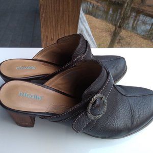 Nicole's shoes women Leather size 6.5 M brown